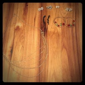Jewelry lot! Earrings and necklace